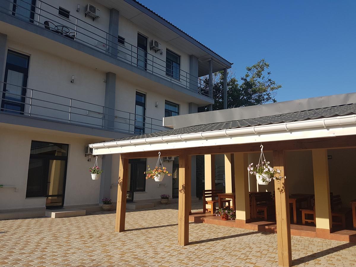 Aleksandriya Hotel Chernomorsk Exterior photo